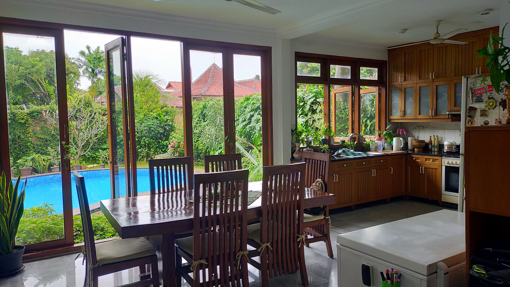 Rumah Klasik Asri dan Nyaman Luas Tanah 2585m2 di Area Pejaten Barat