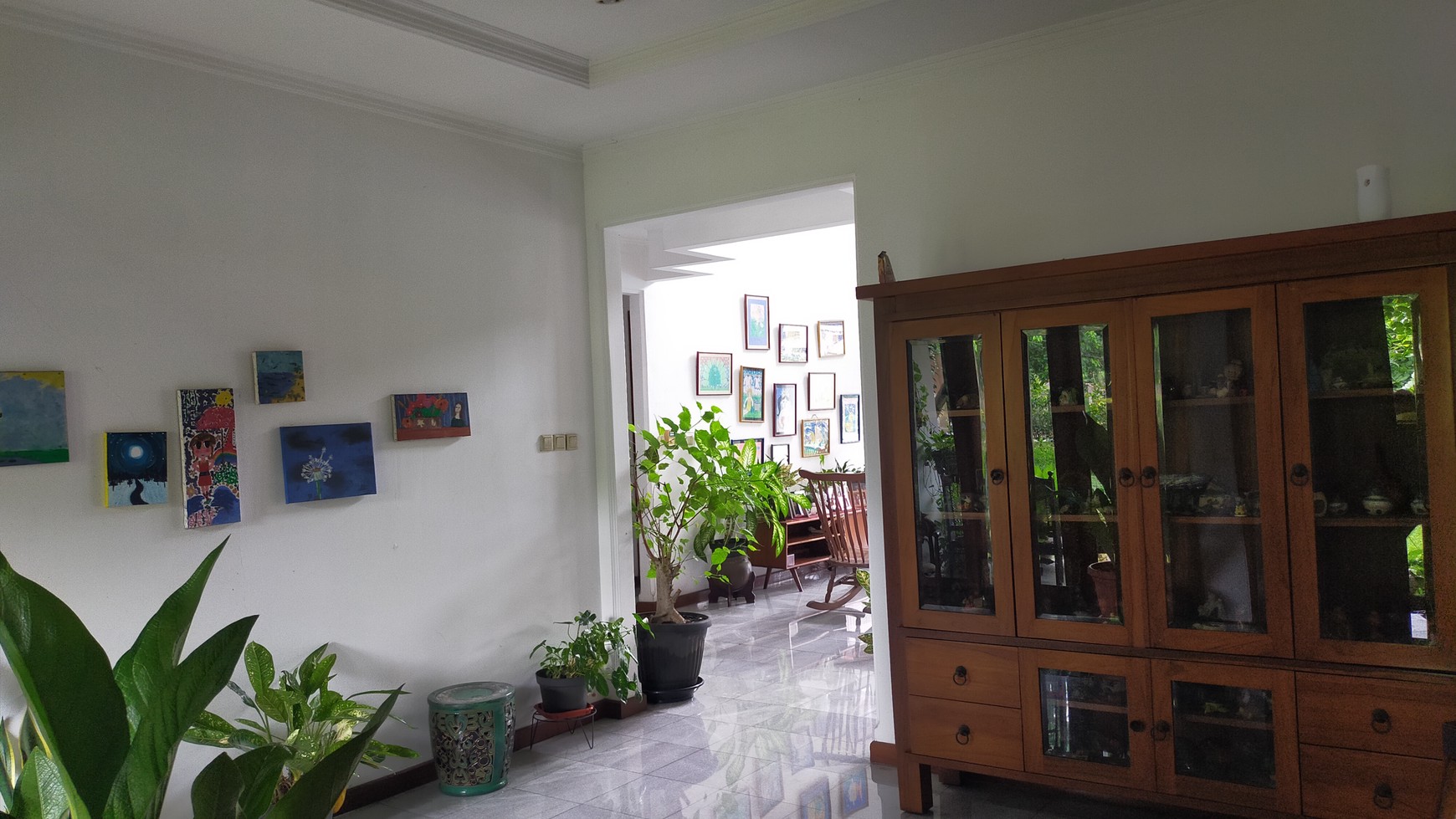 Rumah Klasik Asri dan Nyaman Luas Tanah 2585m2 di Area Pejaten Barat