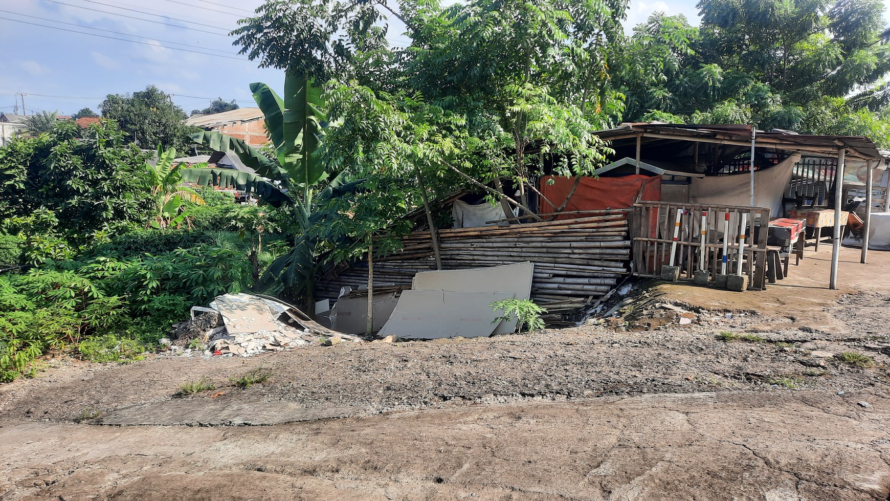 KAVLING PINGGIR JALAN UTAMA DI LOKASI STRATEGIS DI KARAWANG BARAT DEKAT DENGAN PINTU TOL KARAWANG BARAT