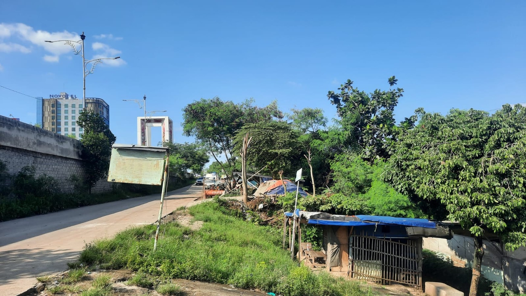 KAVLING PINGGIR JALAN UTAMA DI LOKASI STRATEGIS DI KARAWANG BARAT DEKAT DENGAN PINTU TOL KARAWANG BARAT