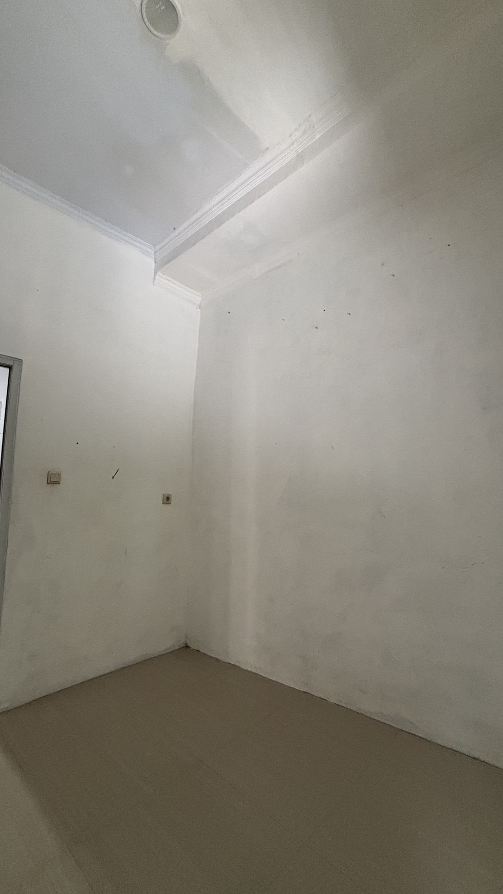 Rumah Hoek Cantik dan Kokoh Super Murah - di Vila Nusa Indah 5 Ciangsana