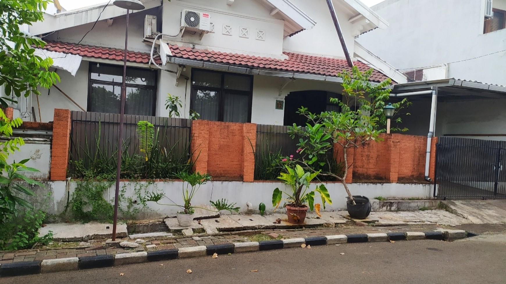 Harga bagus untuk Rumah dalam perumahan nyaman bersih Sektor 3A Bintaro