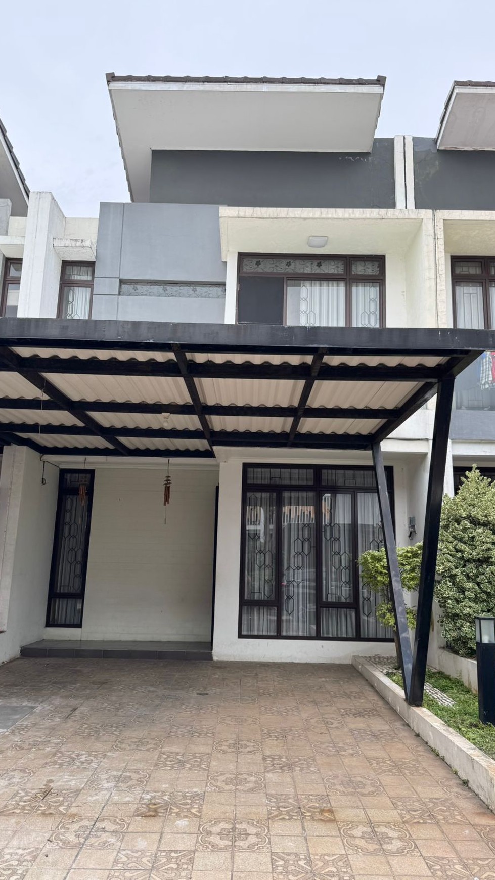 Rumah Cantik 2 Lantai di Metland Transyogi