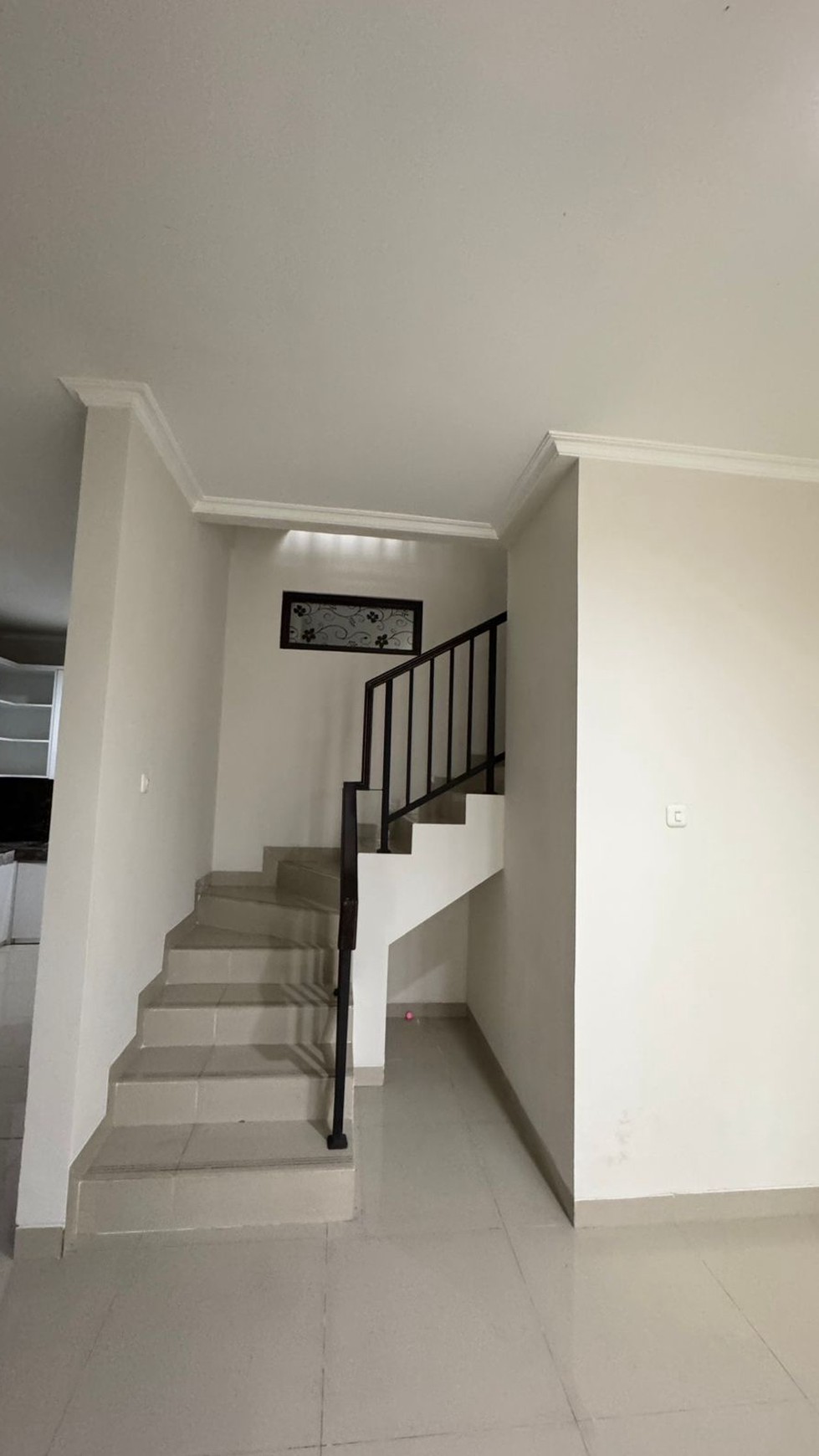 Rumah Cantik 2 Lantai di Metland Transyogi