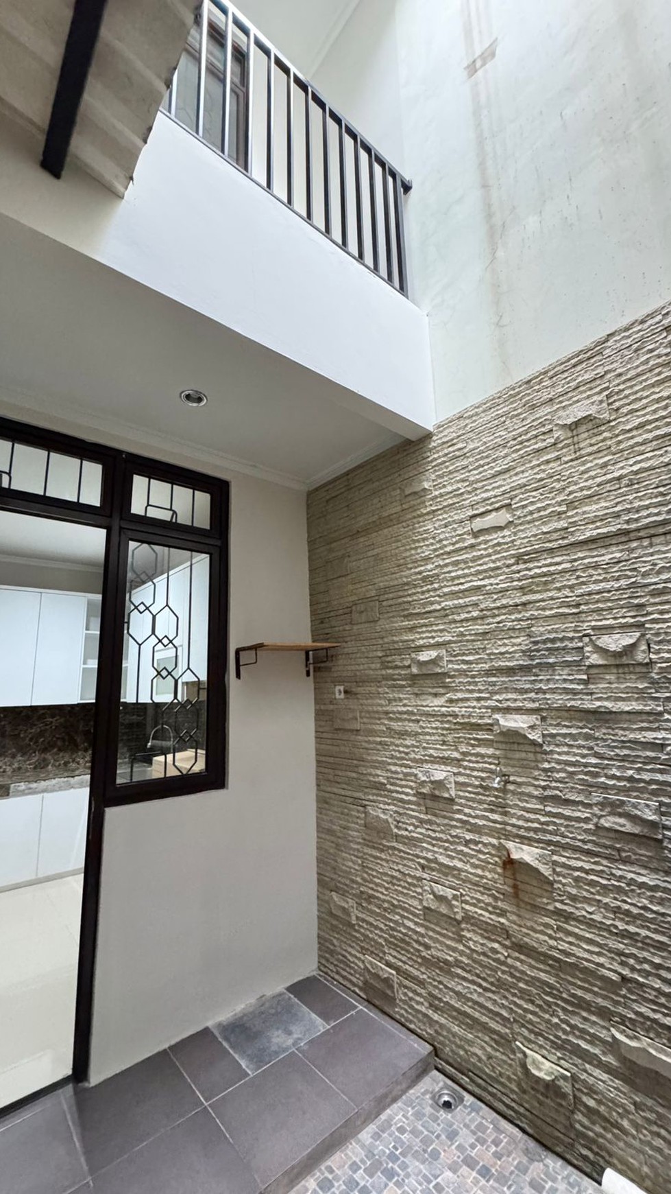 Rumah Cantik 2 Lantai di Metland Transyogi
