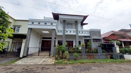 Di Jual Rumah 3 Lantai di Cinere,Depok