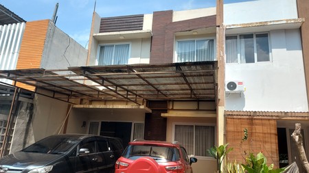 Dijual Cepat Rumah 3 Lantai Semi Furnished di Komplek Mega Cinere