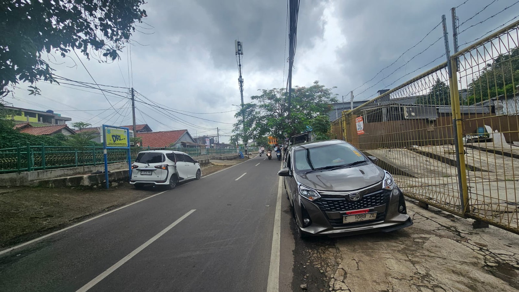 Cirendeu, Tanah Kavling atau tempat usaha di pinggir jalan raya akses dua arah