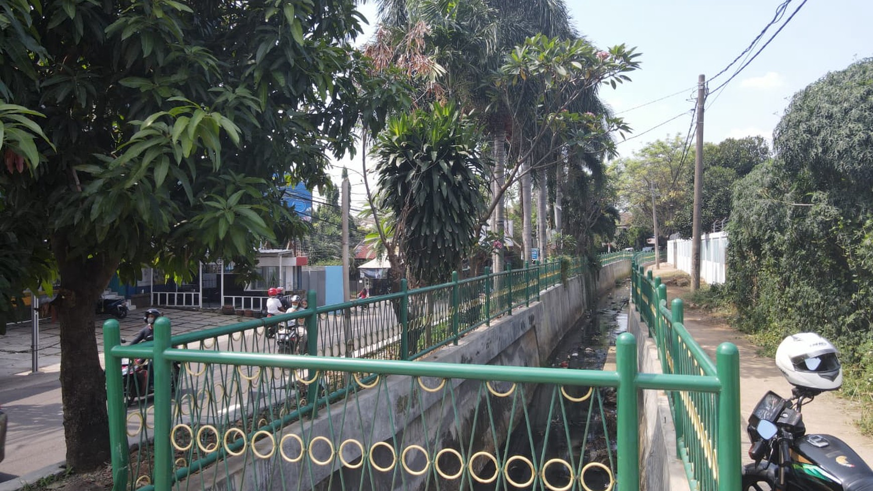 Cirendeu, Tanah Kavling atau tempat usaha di pinggir jalan raya akses dua arah