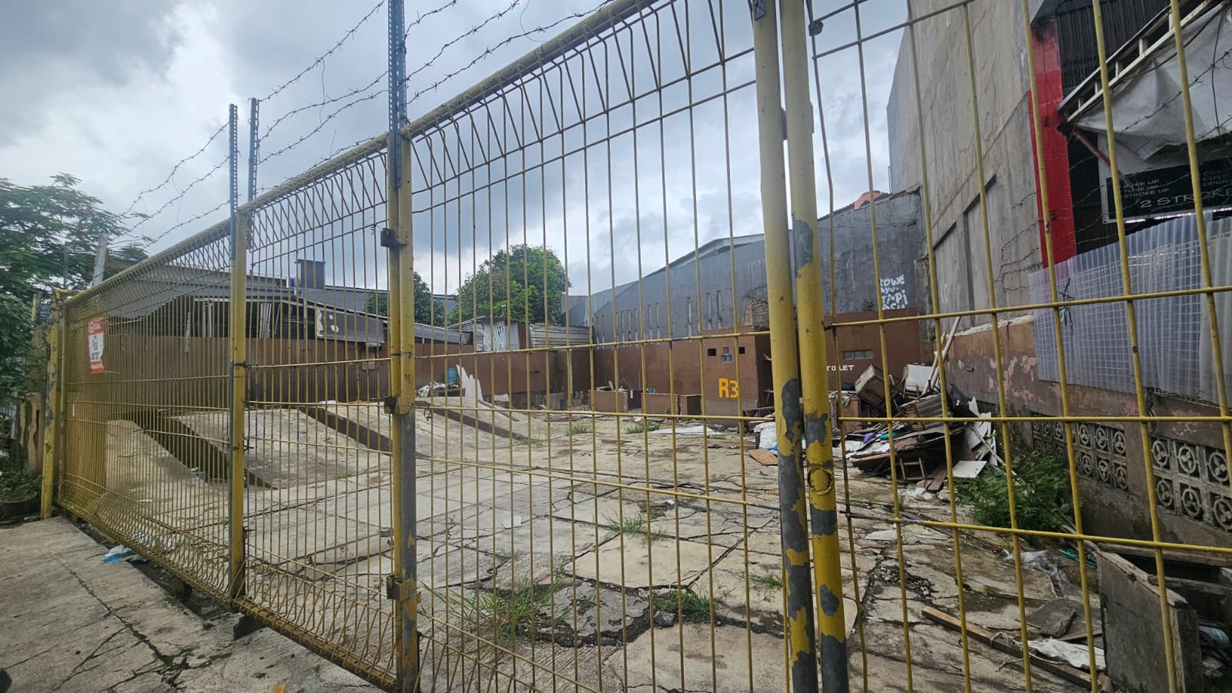 Cirendeu, Tanah Kavling atau tempat usaha di pinggir jalan raya akses dua arah