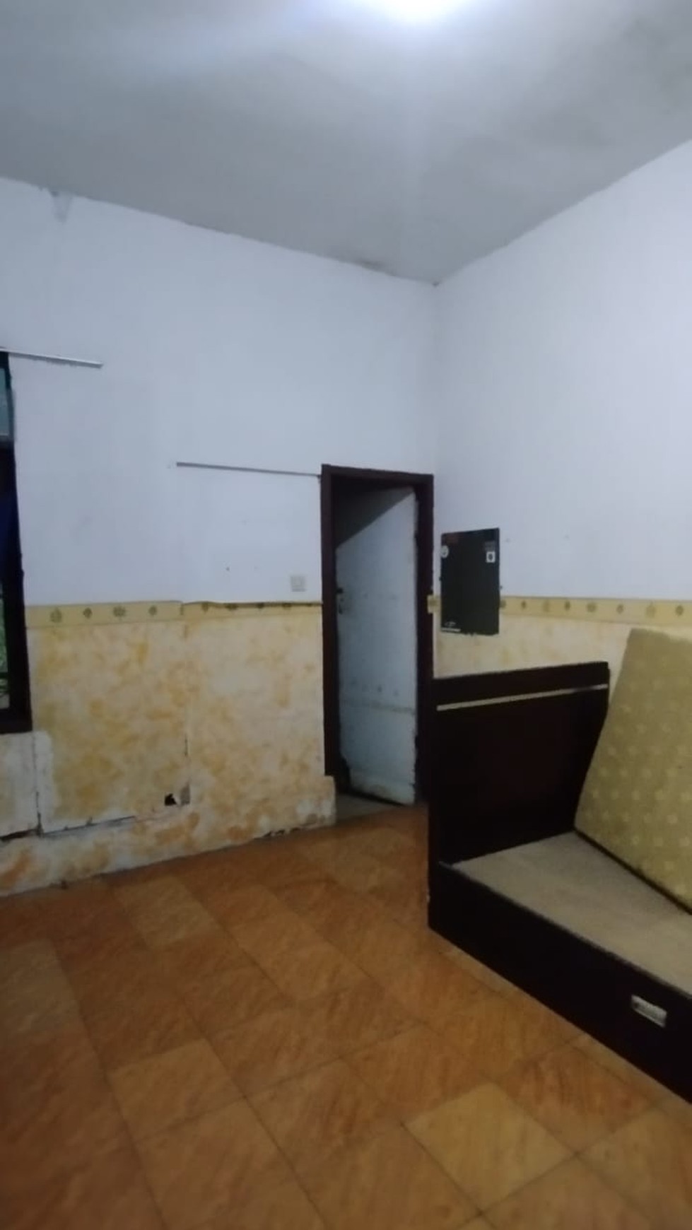 Dijual Cepat Tanah SHM, Ada Bangunan, Hitung Tanah Saja, di Setu Tangerang Selatan