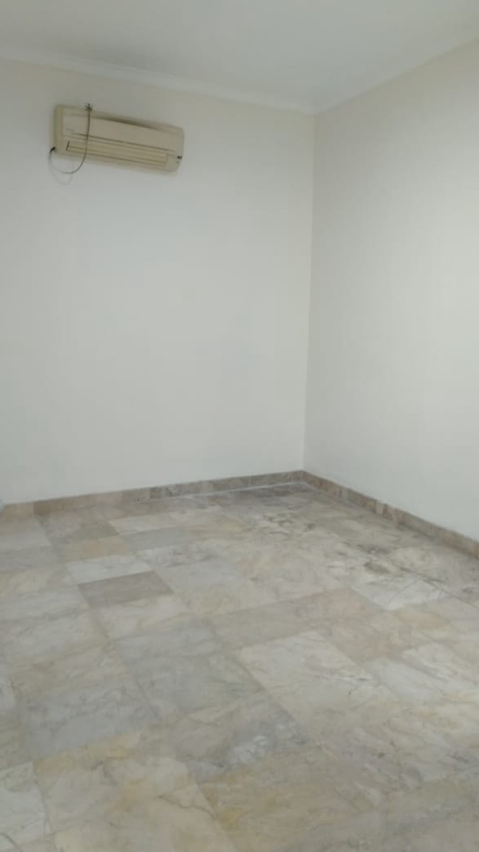 Rumah bagus, rapi dan terawat siap huni di Bintaro