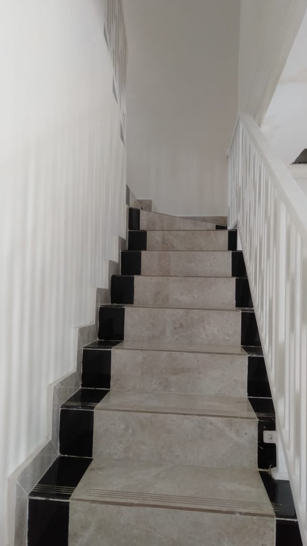 Rumah bagus, rapi dan terawat siap huni di Bintaro