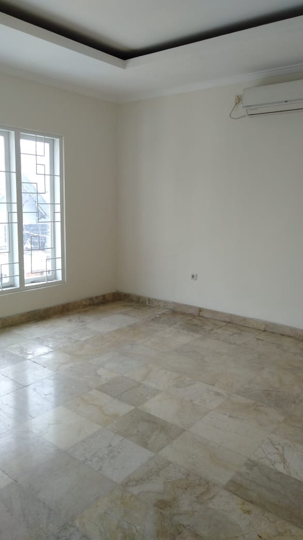 Rumah bagus, rapi dan terawat siap huni di Bintaro