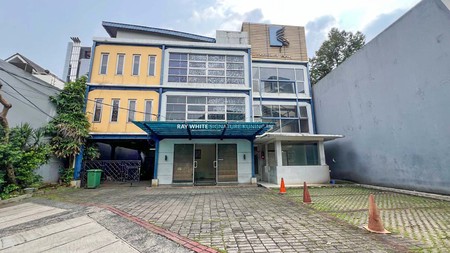 Kantor 3 Lantai Zona Komersial di Jl Ubud Mega Kuningan Jakarta Selatan