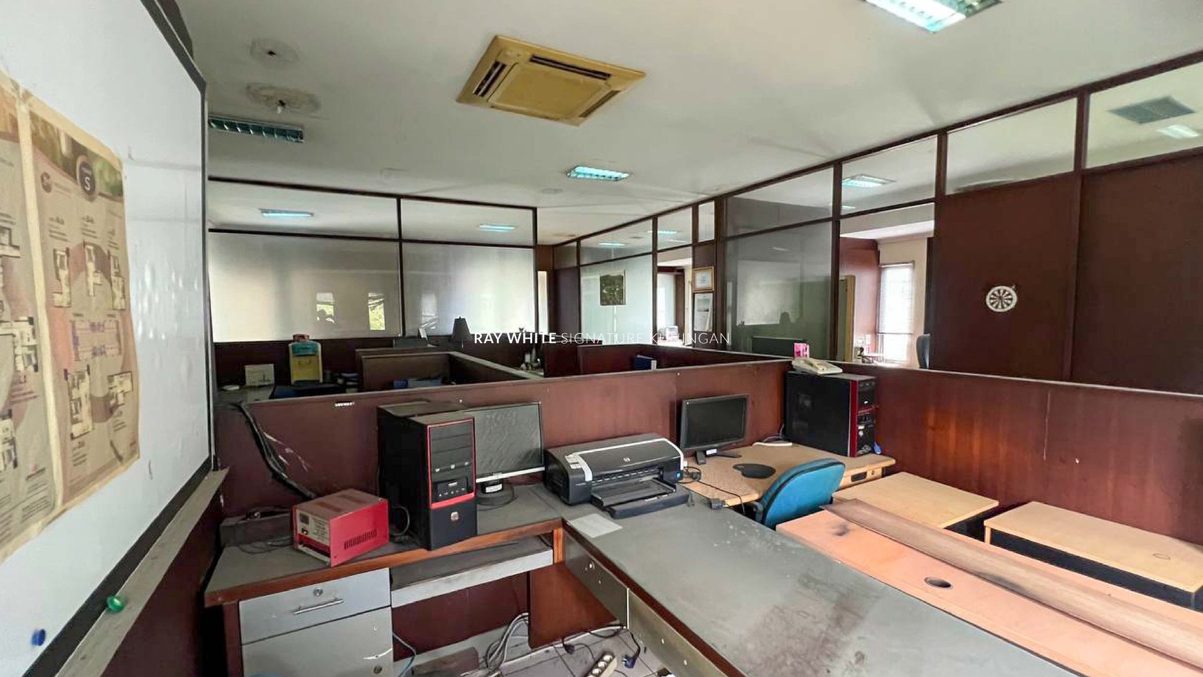 Kantor 3 Lantai Zona Komersial di Jl Ubud Mega Kuningan Jakarta Selatan