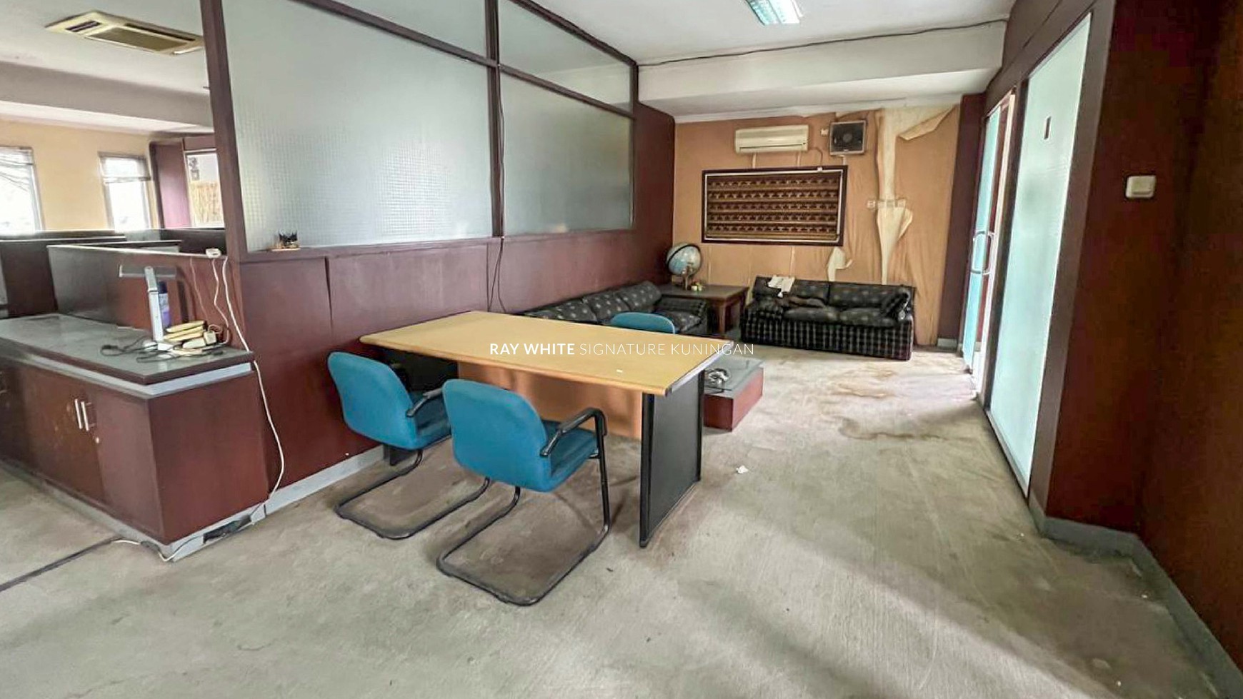 Kantor 3 Lantai Zona Komersial di Jl Ubud Mega Kuningan Jakarta Selatan