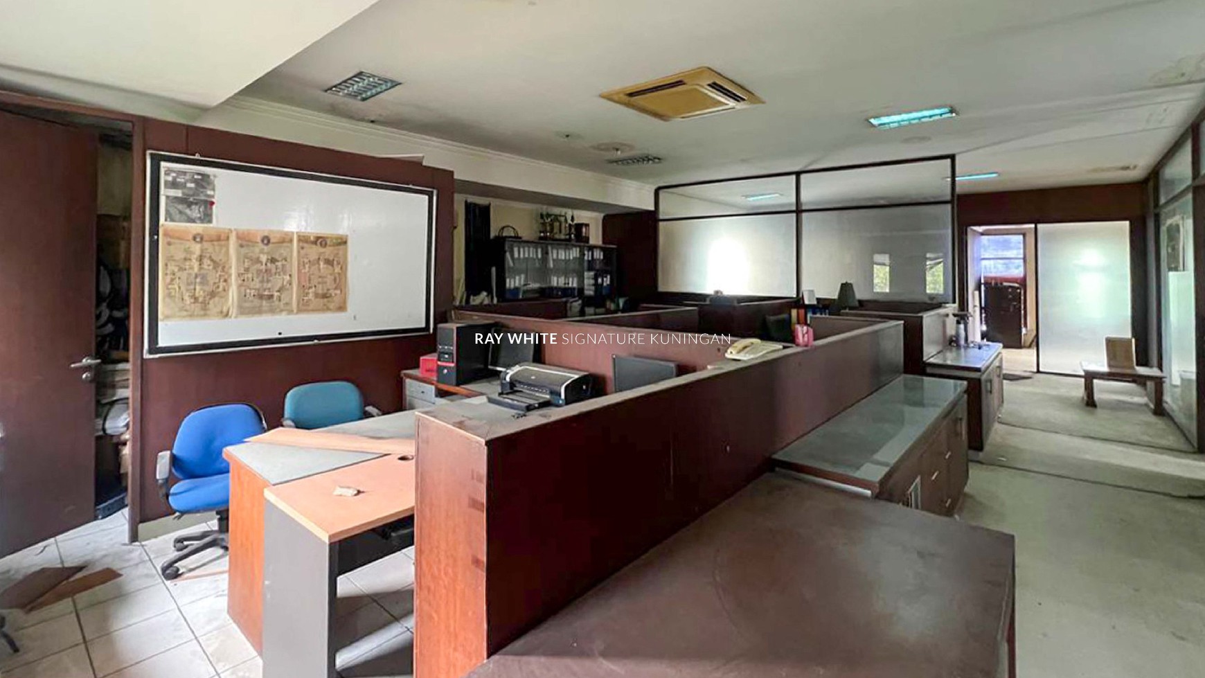 Kantor 3 Lantai Zona Komersial di Jl Ubud Mega Kuningan Jakarta Selatan