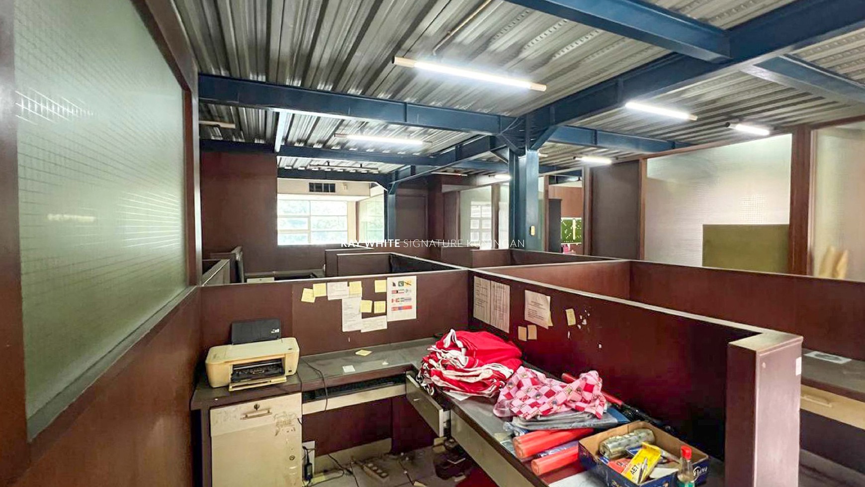 Kantor 3 Lantai Zona Komersial di Jl Ubud Mega Kuningan Jakarta Selatan