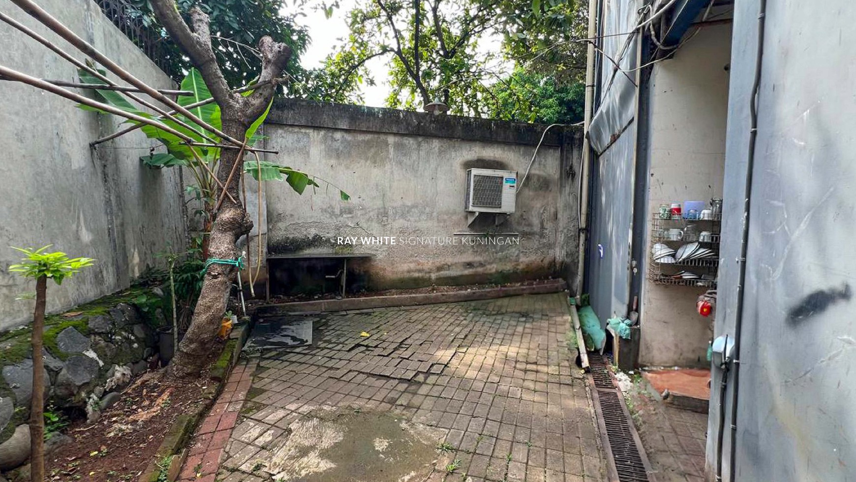 Kantor 3 Lantai Zona Komersial di Jl Ubud Mega Kuningan Jakarta Selatan