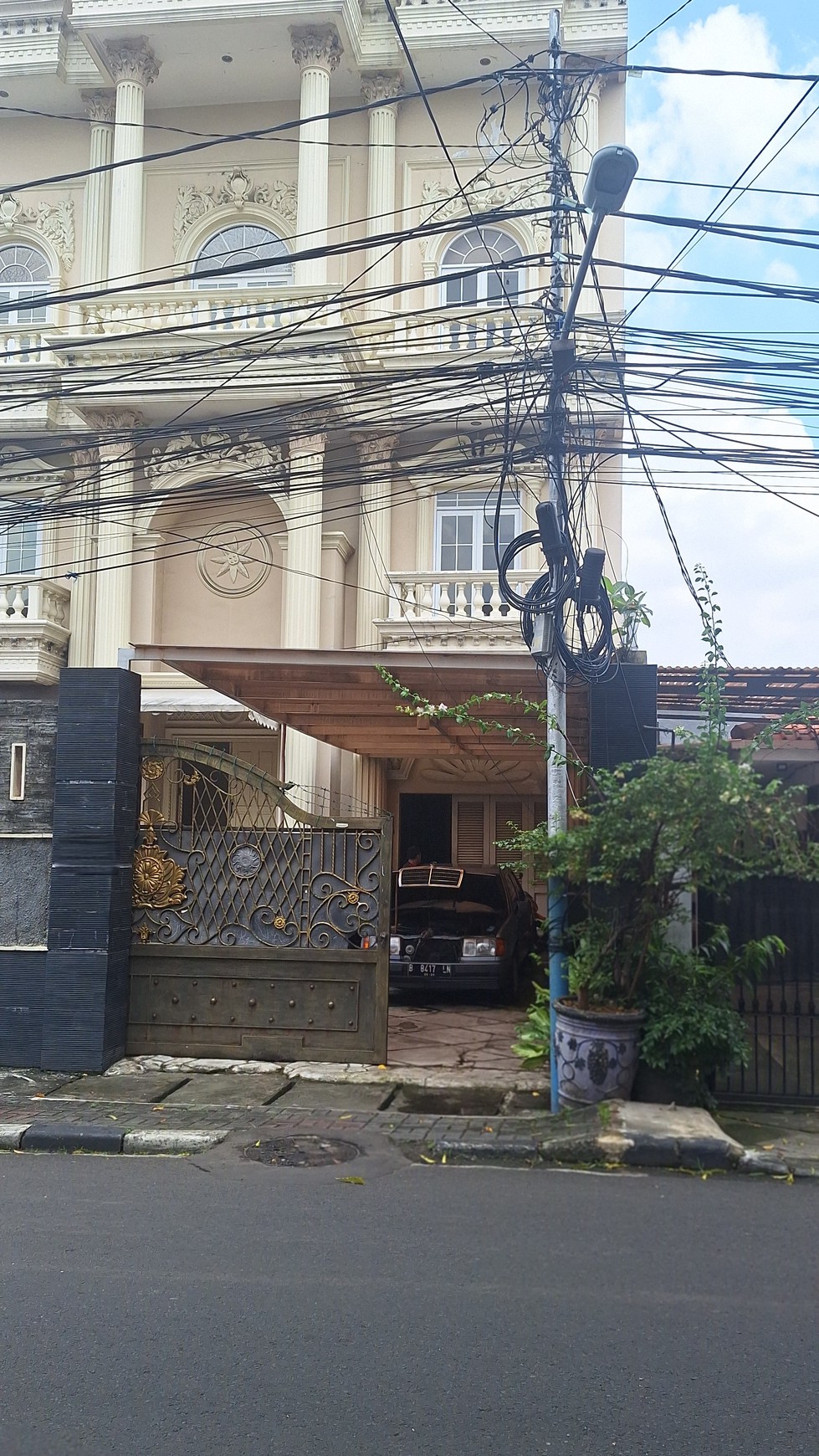 Dijual rumah Bagus 3 Lantai Di Pusat Kota Jakarta