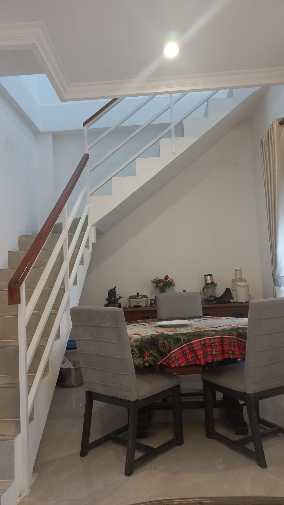 Rumah siap huni baru renovasi di Bintaro Sektor 5