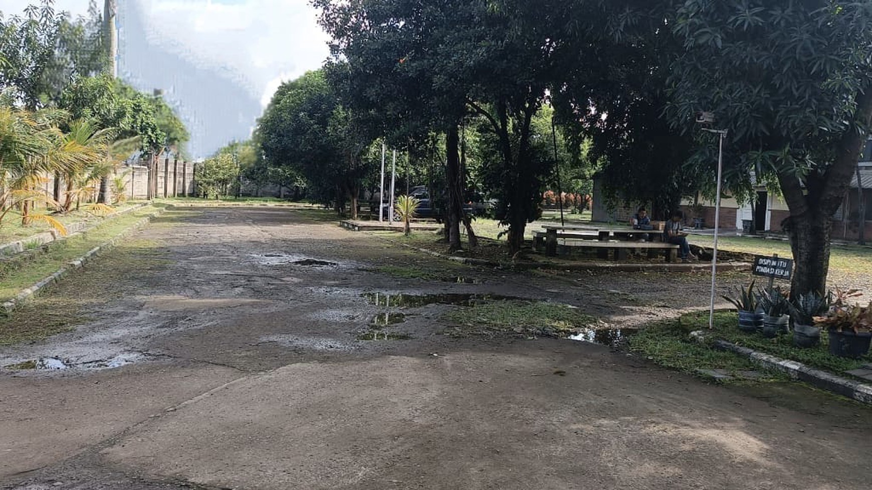 Dijual Gudang lokasi strategis, akses kontainer 40 feet di Setu , Bekasi Timur. 