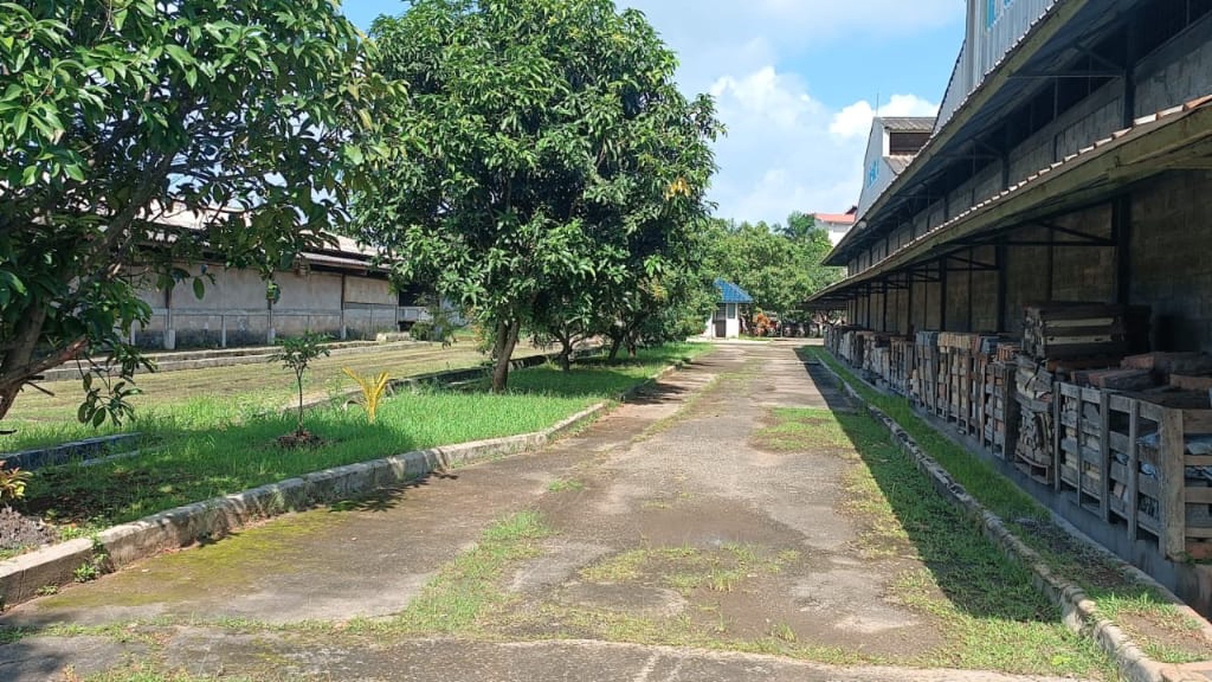 Dijual Gudang lokasi strategis, akses kontainer 40 feet di Setu , Bekasi Timur. 