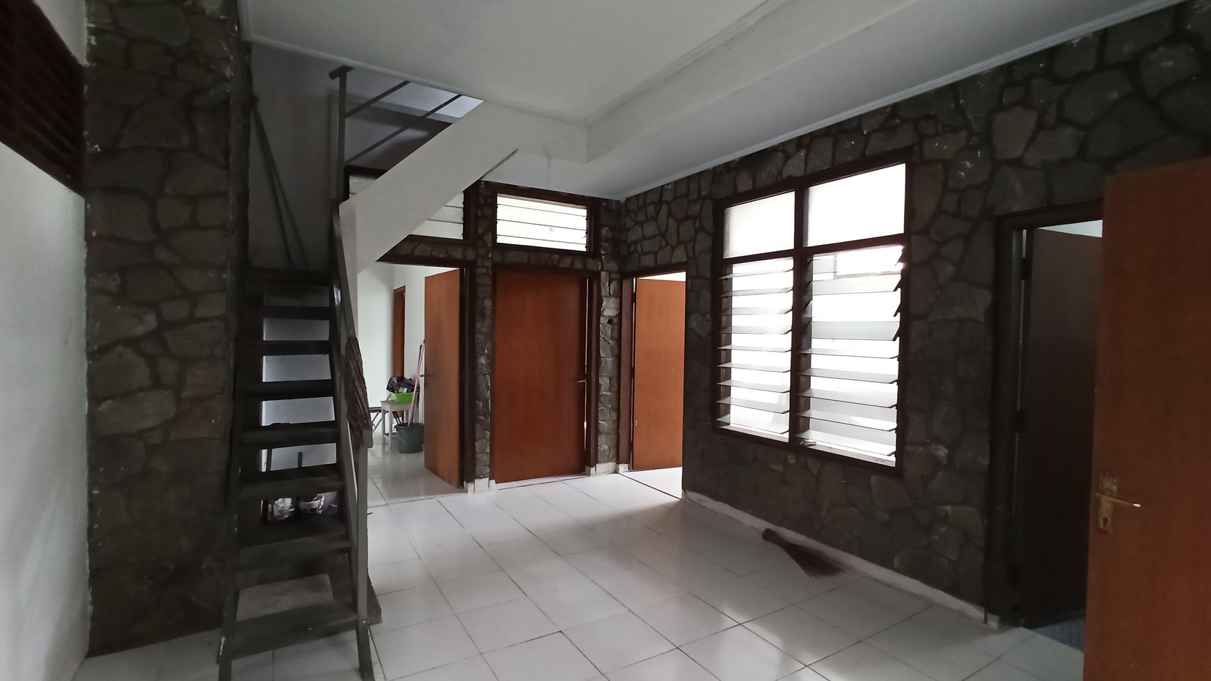 RUMAH DISEWAKAN DI UTARA STASIUN TUGU, JL TENTARA PELAJAR, BUMIJO, JETIS