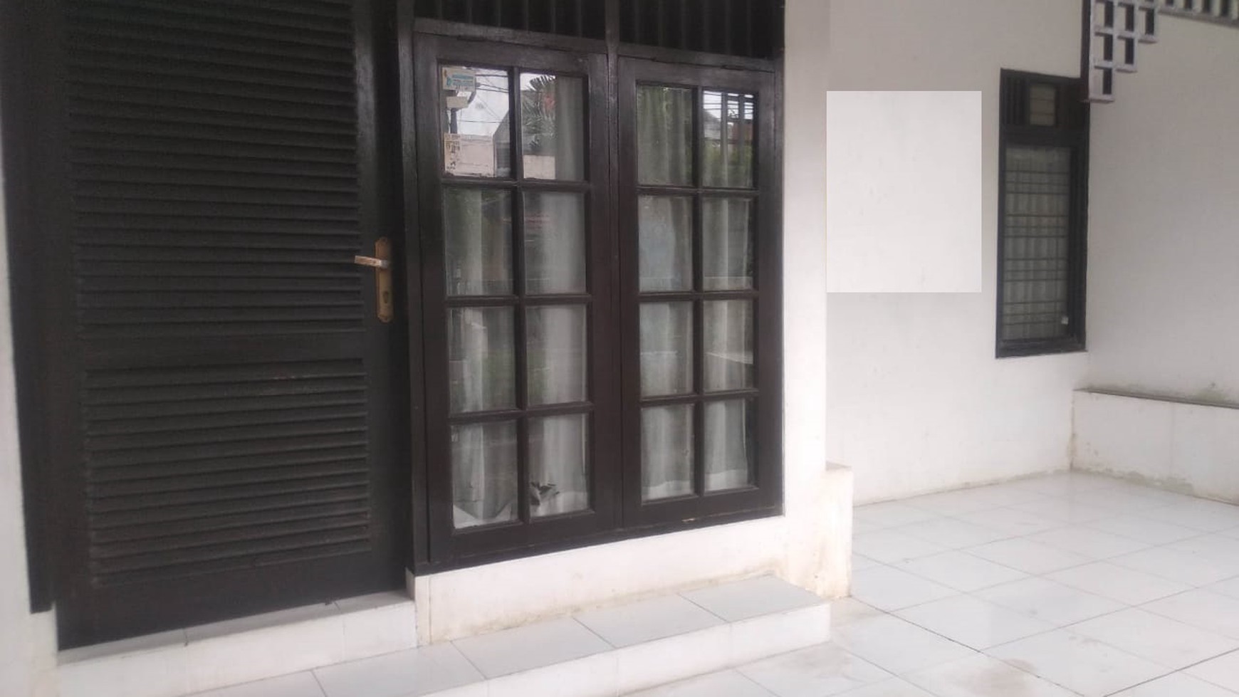 Rumah Lama siap huni dalam komplek yang asri dan nyaman Petukangan Pesanggrahan.