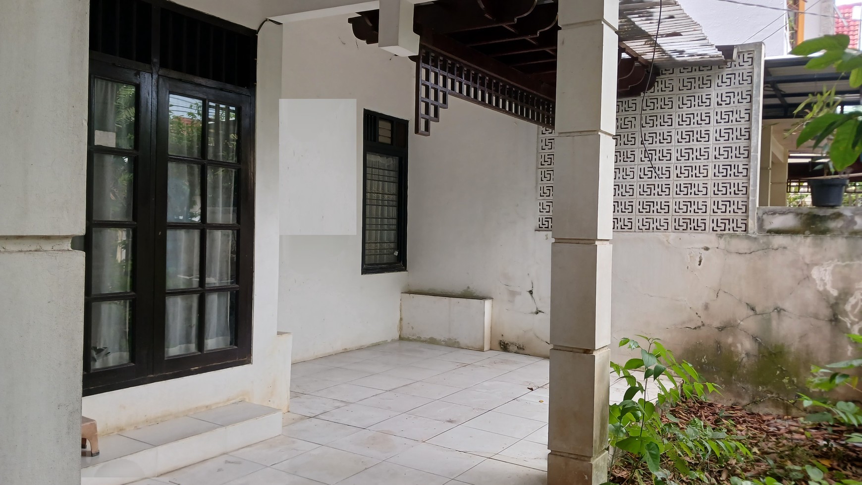 Rumah Lama siap huni dalam komplek yang asri dan nyaman Petukangan Pesanggrahan.