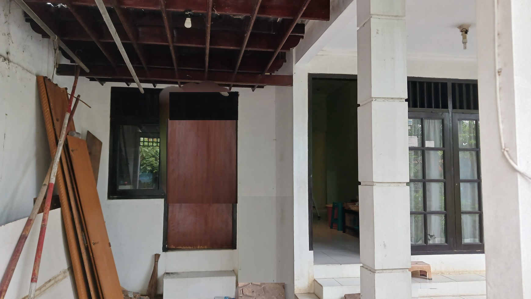 Rumah Lama siap huni dalam komplek yang asri dan nyaman Petukangan Pesanggrahan.