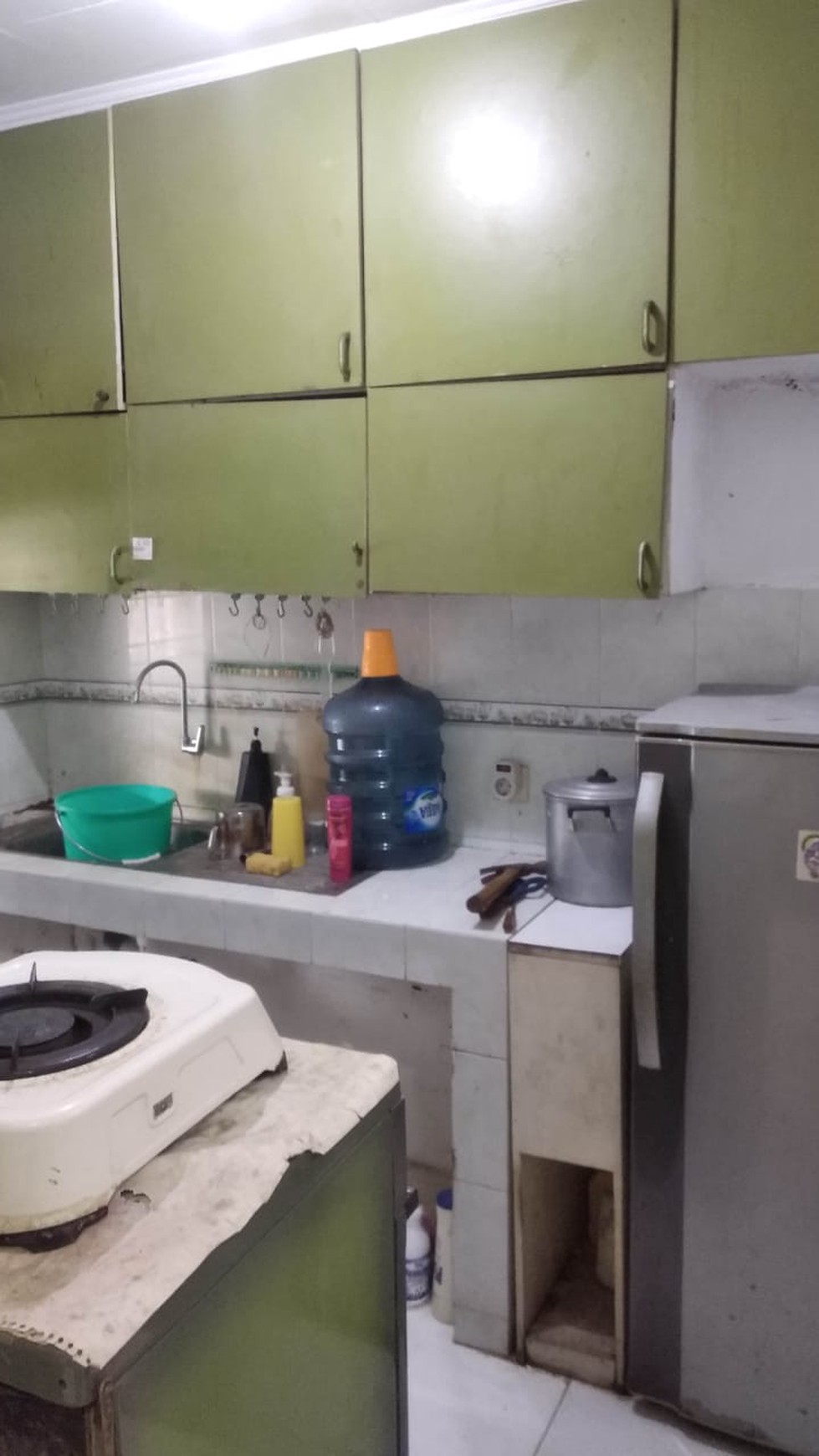 Rumah Lama siap huni dalam komplek yang asri dan nyaman Petukangan Pesanggrahan.