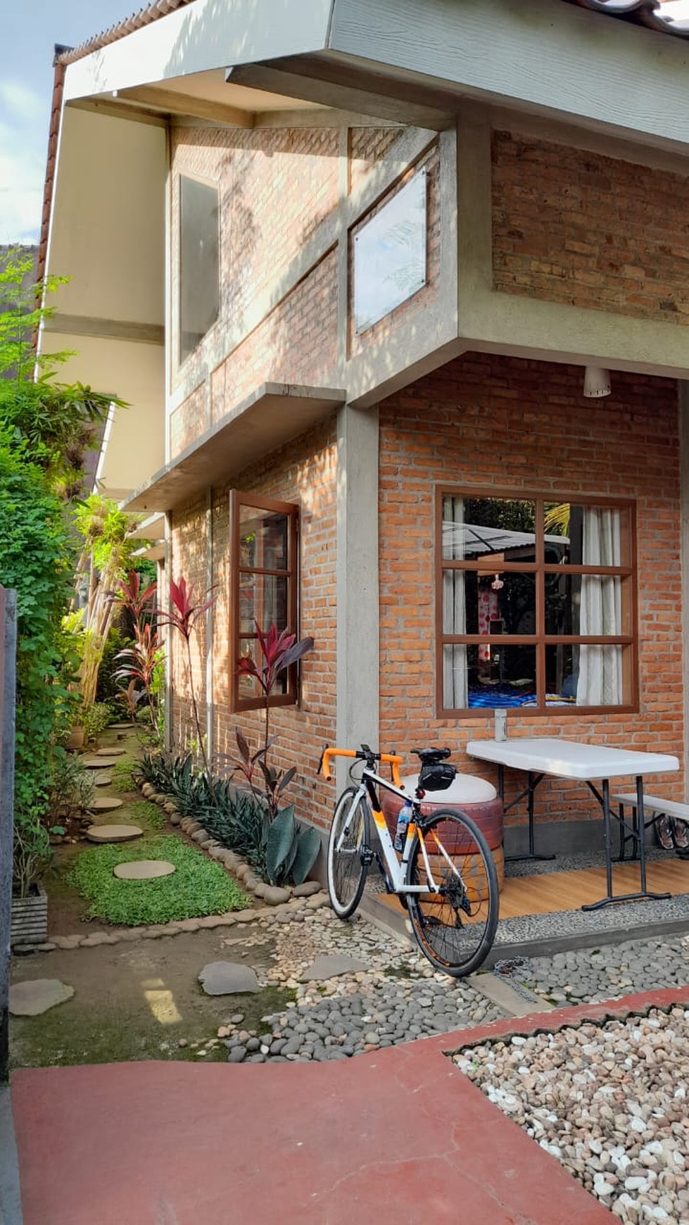 Rumah Type Modern Country di Lippo Karawaci