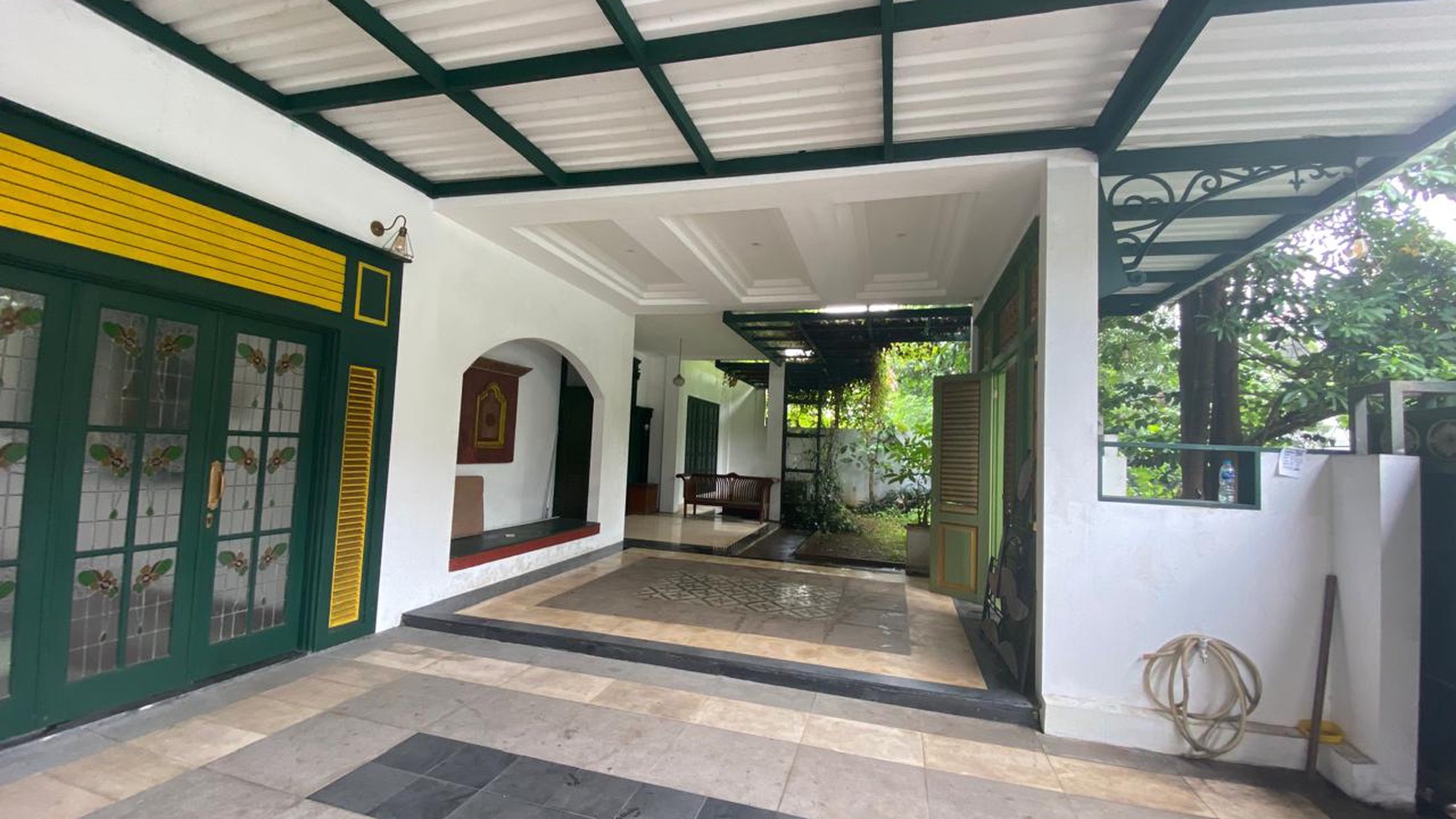 Lebak bulus villa cinere mas luas 443 rumah cantik swimpool