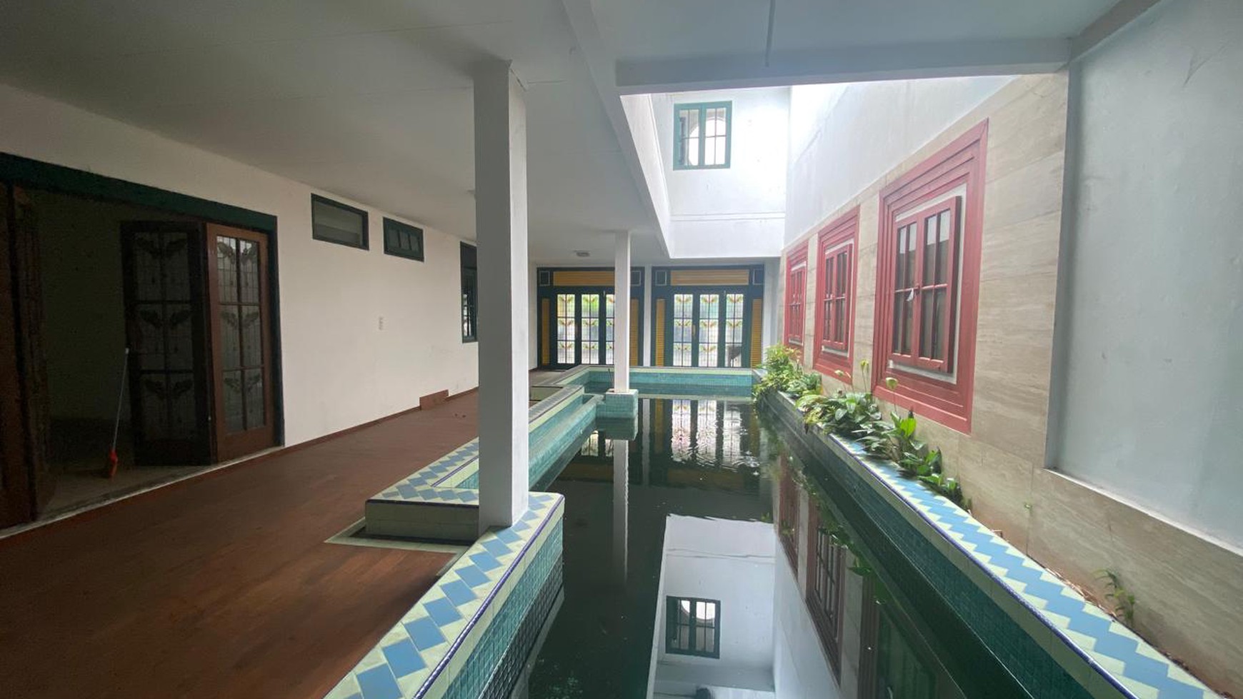 Lebak bulus villa cinere mas luas 443 rumah cantik swimpool