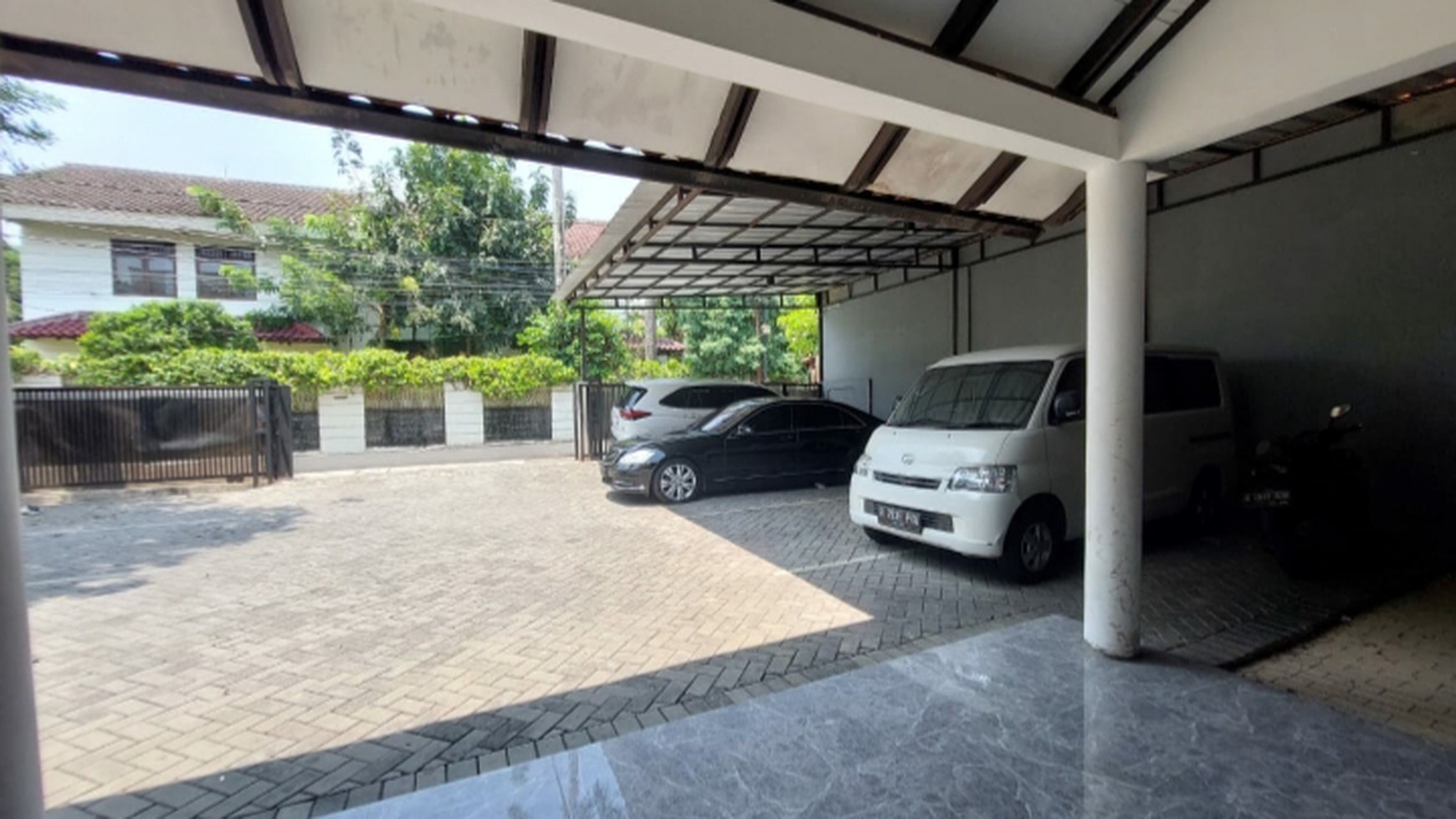 Di Jual Rumah nyaman dan asri di Cilandak Jakarta Selatan.