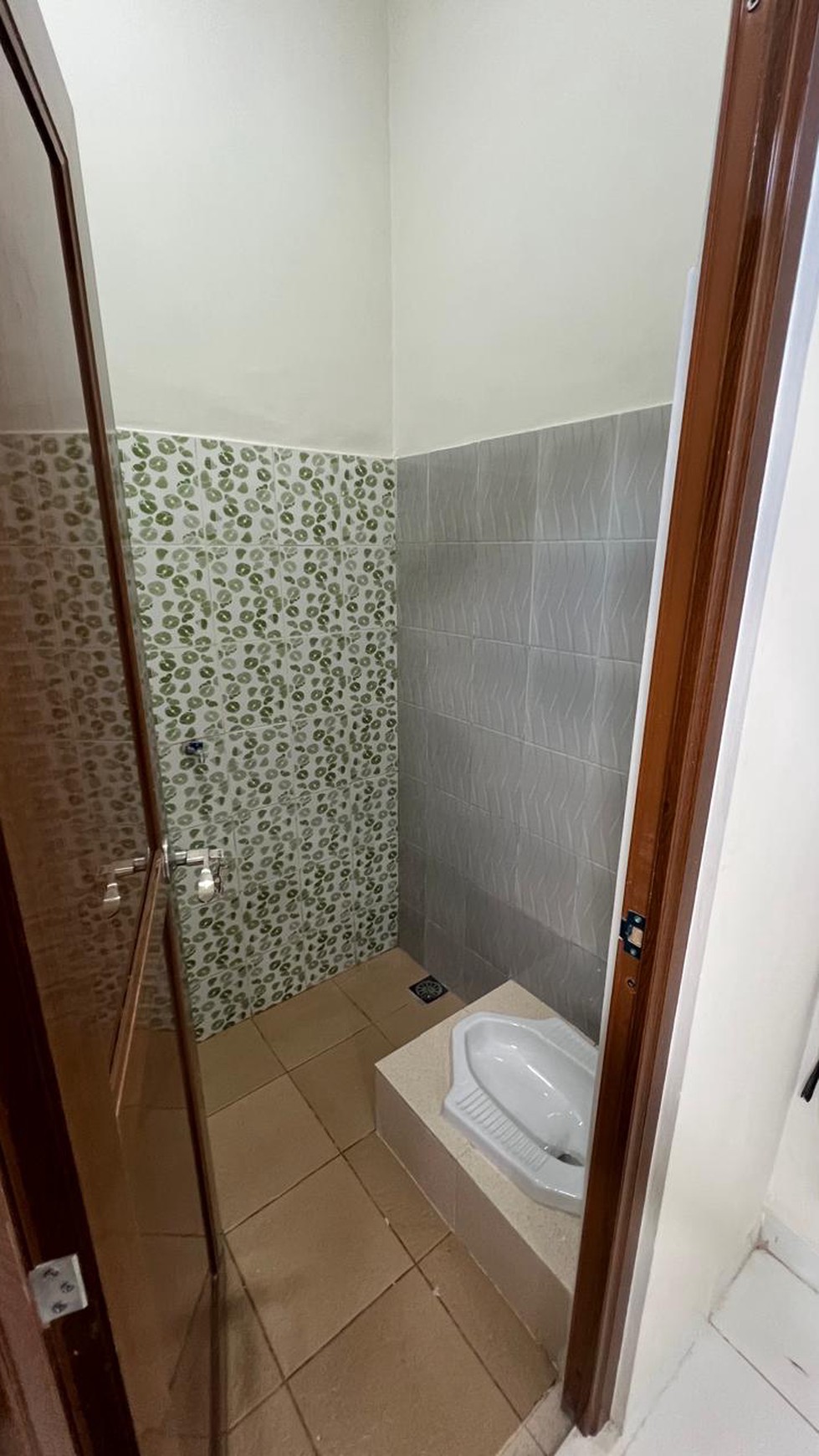 Rumah Minimalis, 3 Lantai dalam Perumahan di Pondok Aren