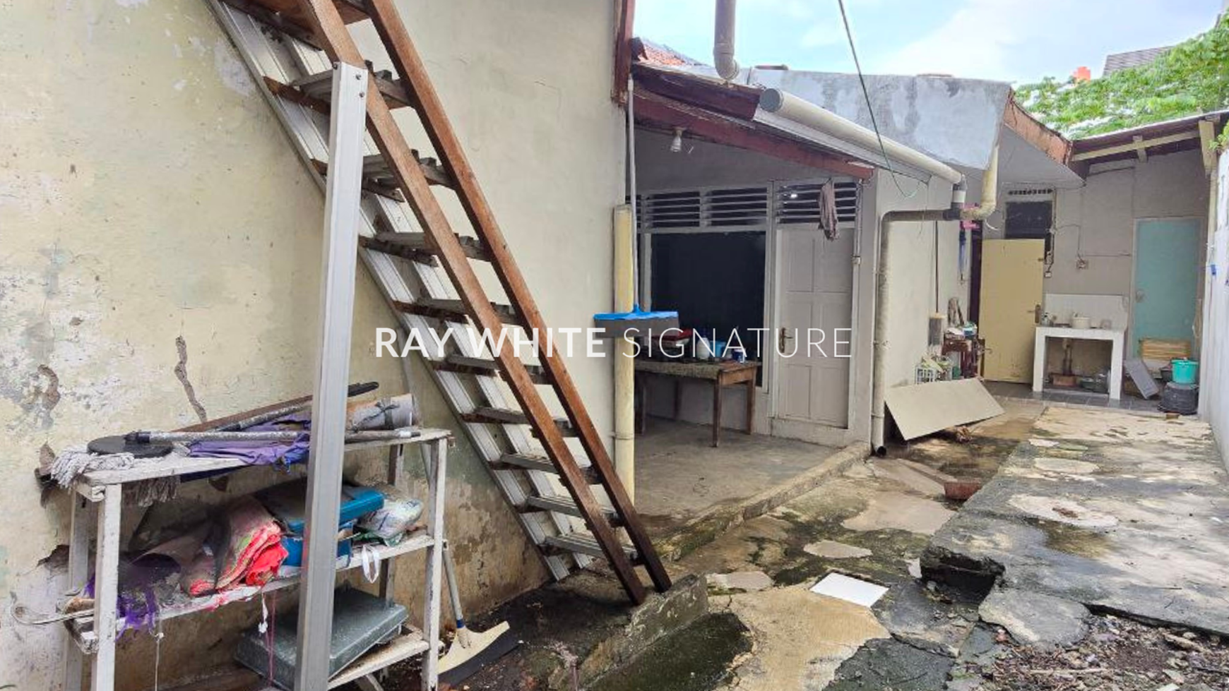 Dijual Rumah Lama Cocok untuk Hunian dan Kost di Jl Bratan Benhil