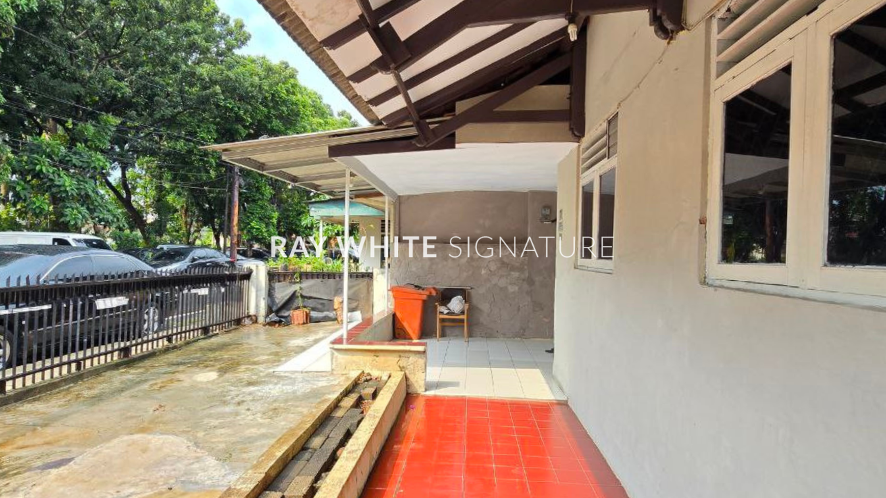Dijual Rumah Lama Cocok untuk Hunian dan Kost di Jl Bratan Benhil