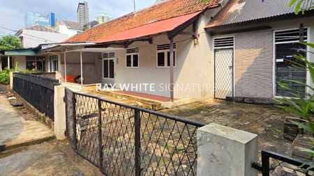 Dijual Rumah Lama Cocok untuk Hunian dan Kost di Jl Bratan Benhil