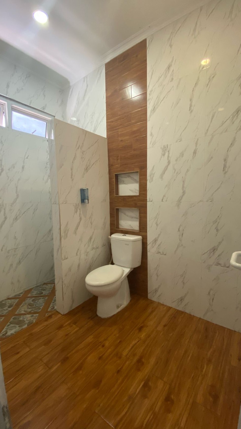 Kost- Kost san 10 kamar tidur, cocok untuk investasi di Ciputat