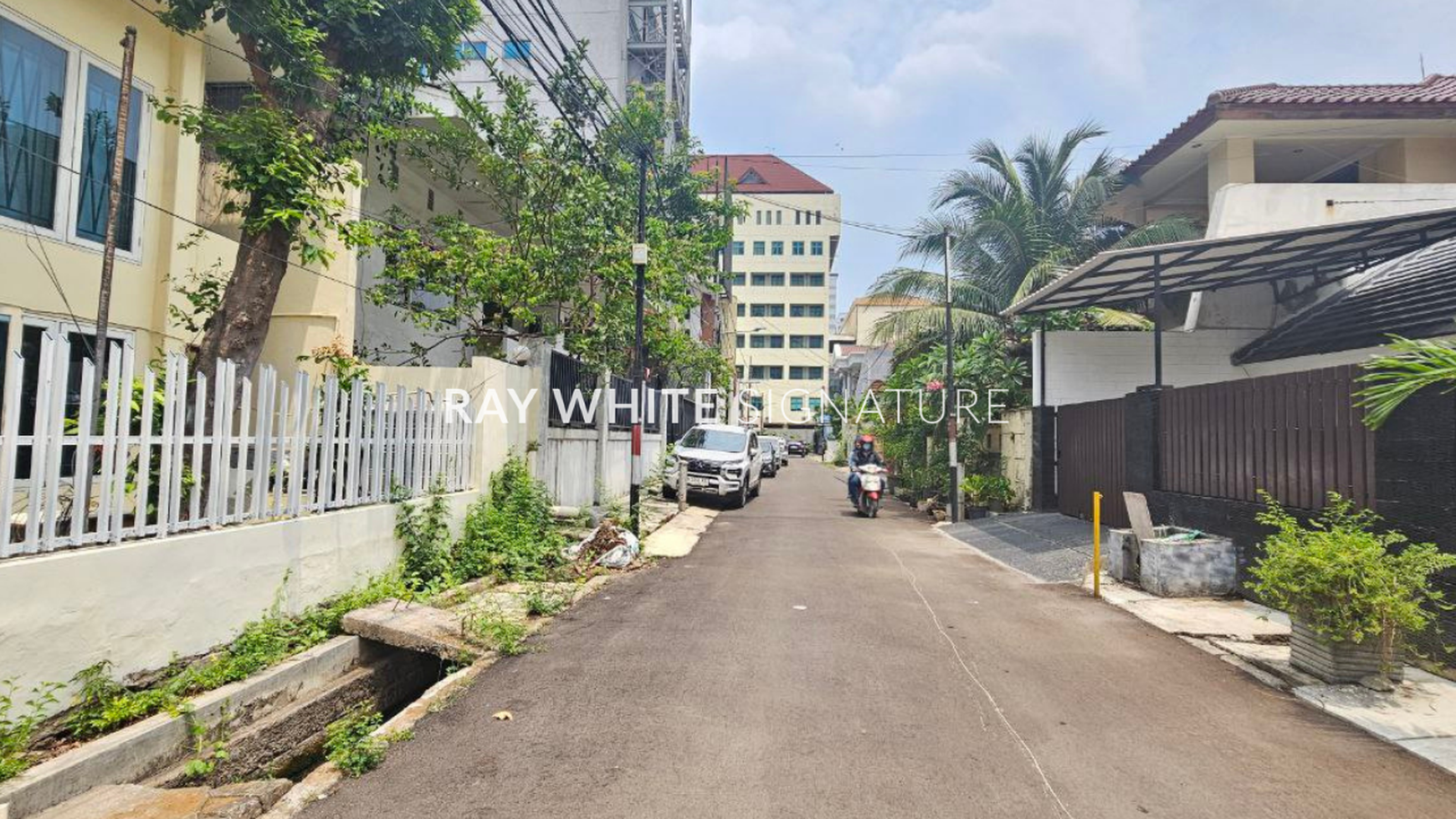 Dijual Rumah di Pinggir Dekat Jl Let Suprapto di Cempaka Putih II