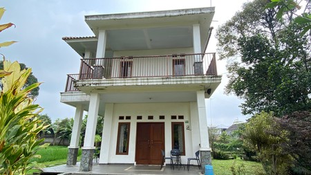 Villa Asri Sejuk Ada Kolam Renang di Cipanas - Dekat Wisata Alam & Istana Presiden