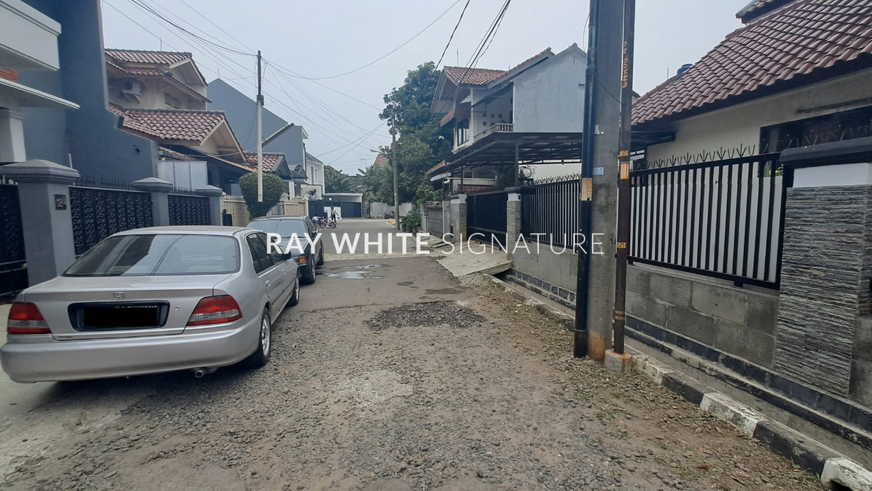 Dijual Rumah Bagus 2 Kavling jadi 1 Layak Huni 1 Gate Sistem di Cinere