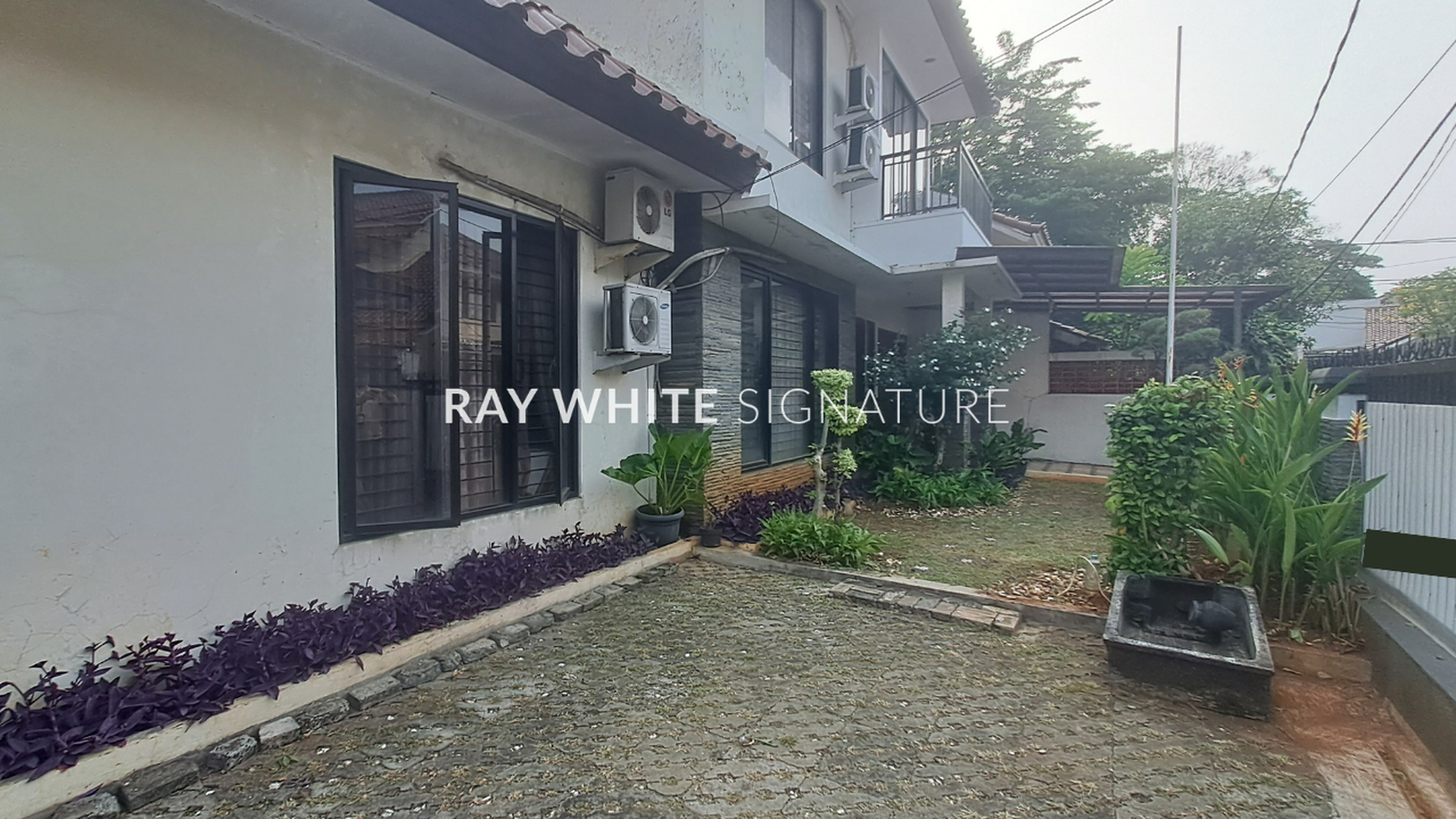 Dijual Rumah Bagus 2 Kavling jadi 1 Layak Huni 1 Gate Sistem di Cinere