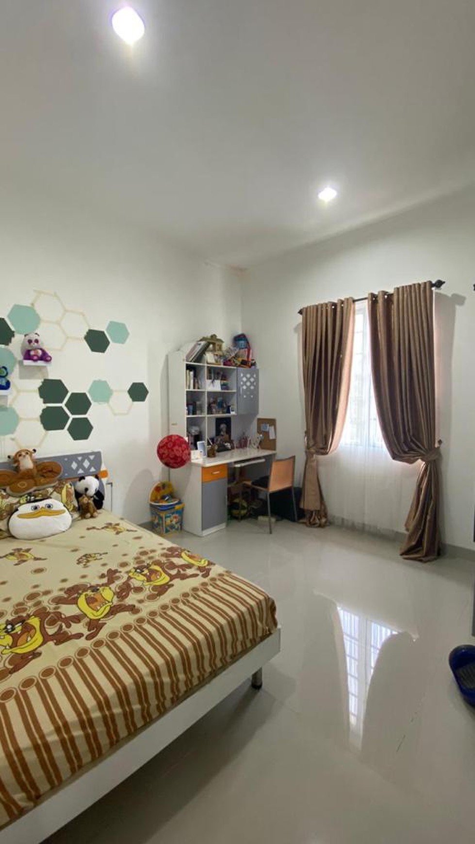 Rumah bagus, nyaman dan siap huni bebas banjir dekat sektor 5 Bintaro Jaya. 