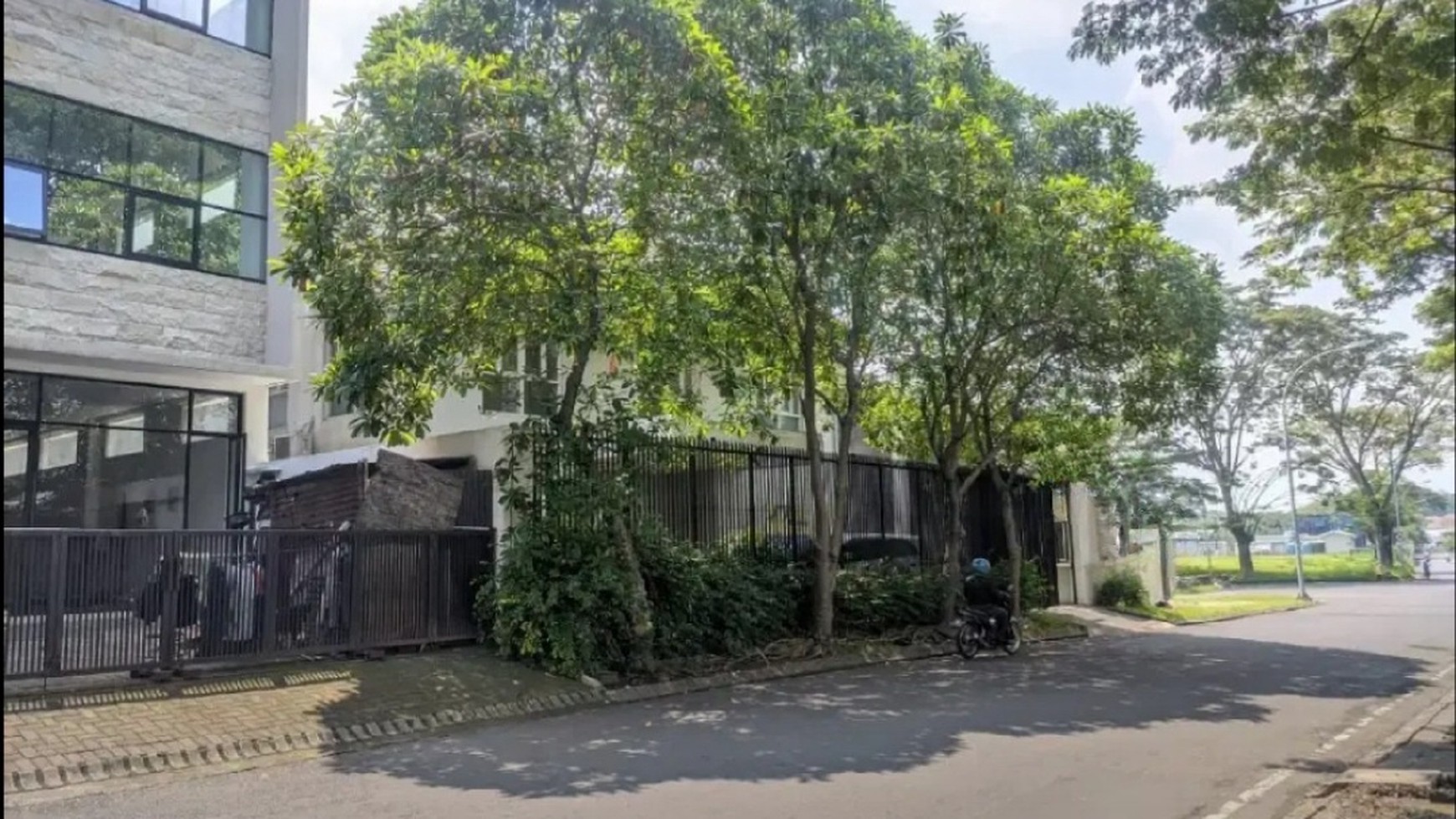 MURAH 13jt-an/m2 Rumah RAYA Bukit Golf Citraland Surabaya- Komersial Area cocok Buat Segala Usaha