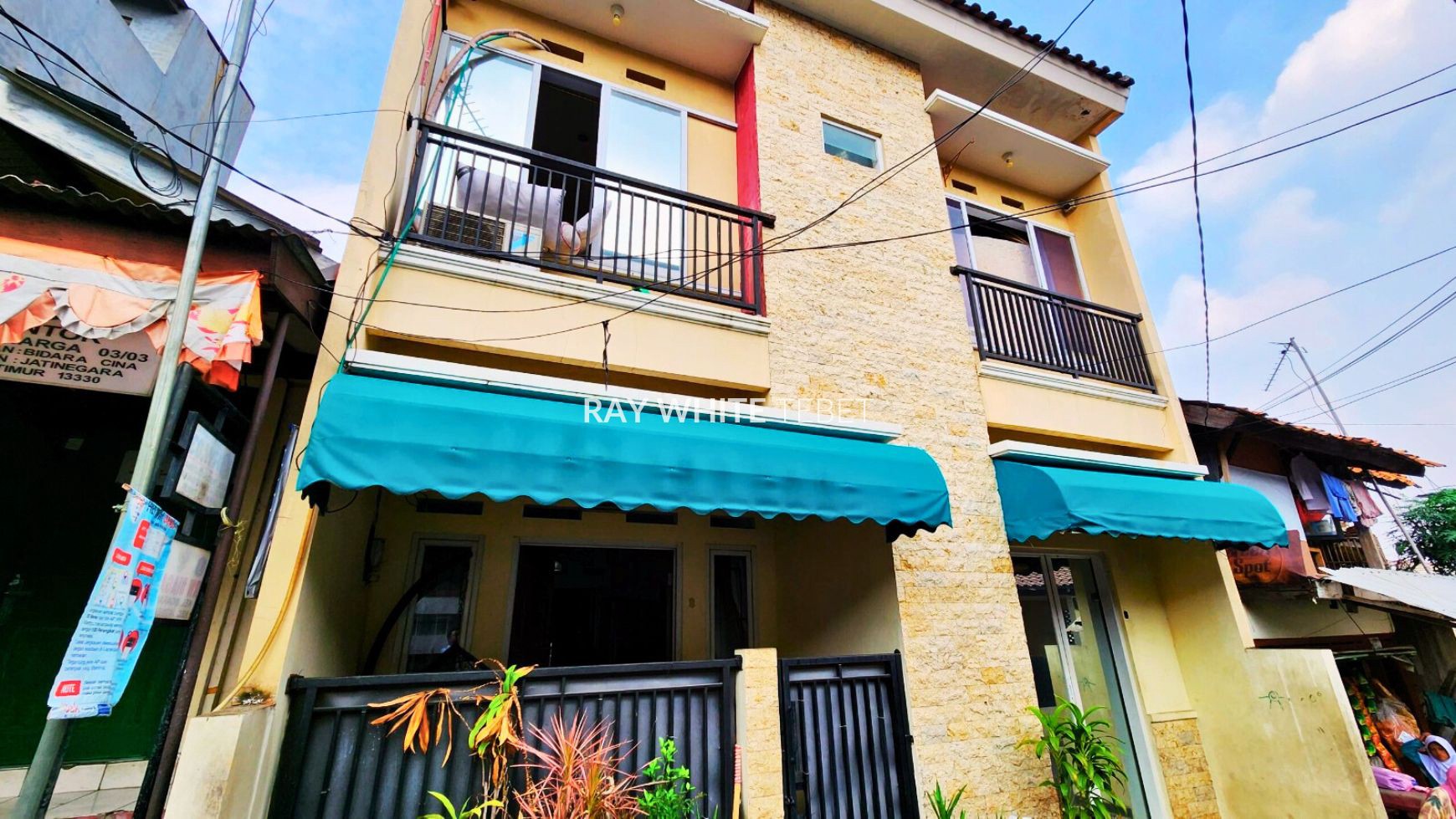 Rumah 3 Lantai Dekat Area Komersil Jatinegara, Jakarta Timur