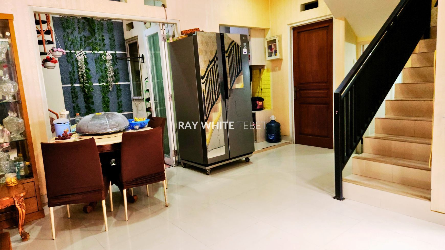 Rumah 3 Lantai Dekat Area Komersil Jatinegara, Jakarta Timur
